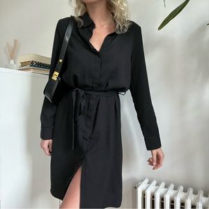 Lovely black little dress! MANGO.